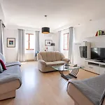 Apartmani&soba Mimi Πανσιόν 3*
