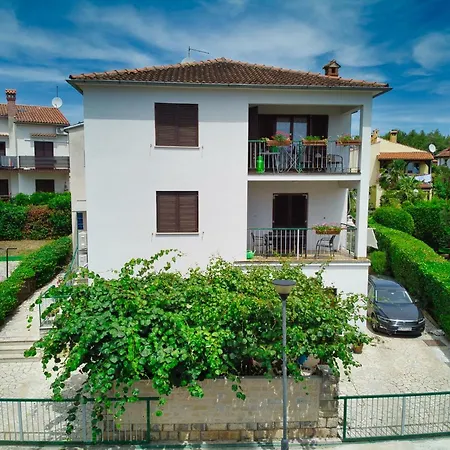 Πανσιόν Apartmani&soba Mimi Ρόβινι