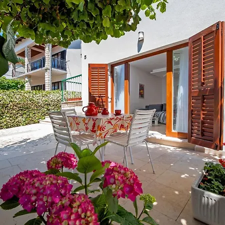 Πανσιόν Apartmani&soba Mimi 3*