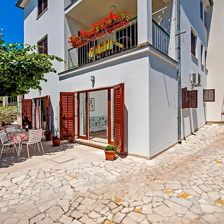 Apartmani&soba Mimi Πανσιόν