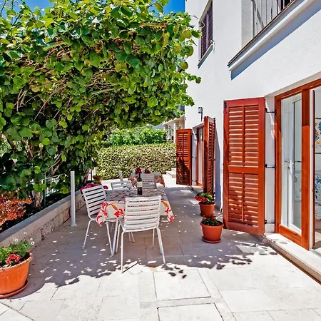 Πανσιόν Apartmani&soba Mimi 3*