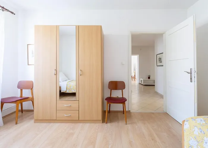 Apartmani&soba Mimi Πανσιόν 3*