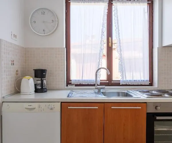 Apartmani&soba Mimi Πανσιόν 3*