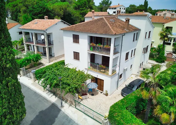 Apartmani&soba Mimi Πανσιόν 3*