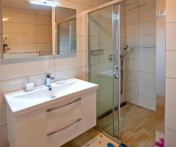 Πανσιόν Apartmani&soba Mimi 3*