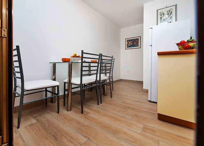Πανσιόν Apartmani&soba Mimi 3*