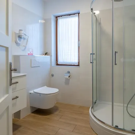 Apartmani&soba Mimi 招待所 3*