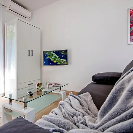 Apartmani&soba Mimi 招待所 罗维尼