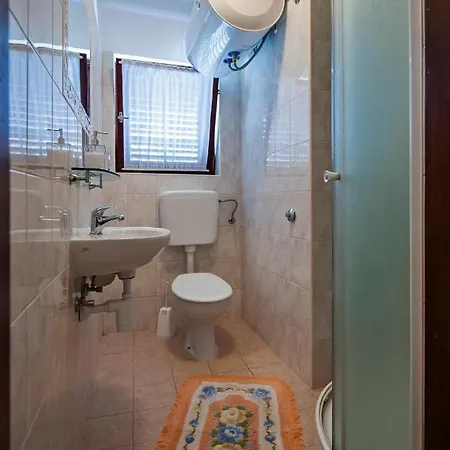 Apartmani&soba Mimi 招待所 3*