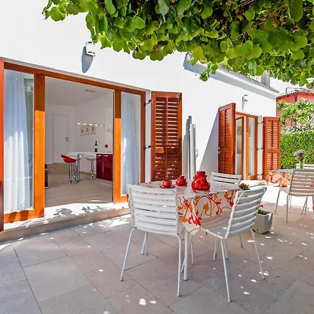 招待所 Apartmani&soba Mimi 罗维尼