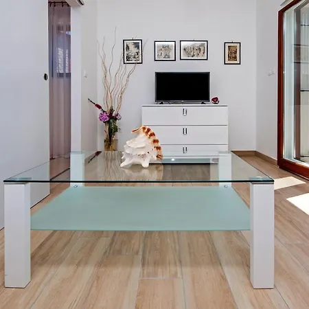 Apartmani&soba Mimi 招待所