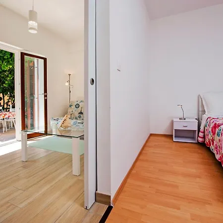 Apartmani&soba Mimi 招待所 罗维尼