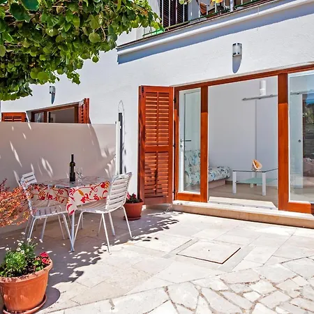 Apartmani&soba Mimi 招待所 罗维尼