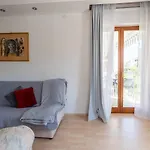 بيت ضيافة Apartmani&soba Mimi روفينج