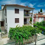 بيت ضيافة Apartmani&soba Mimi 3*