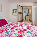بيت ضيافة Apartmani&soba Mimi روفينج