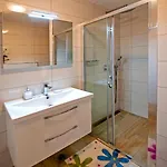 بيت ضيافة Apartmani&soba Mimi 3*
